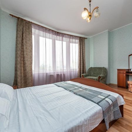 Комфортная Квартира На Метро Осокорки Kiew Exterior foto