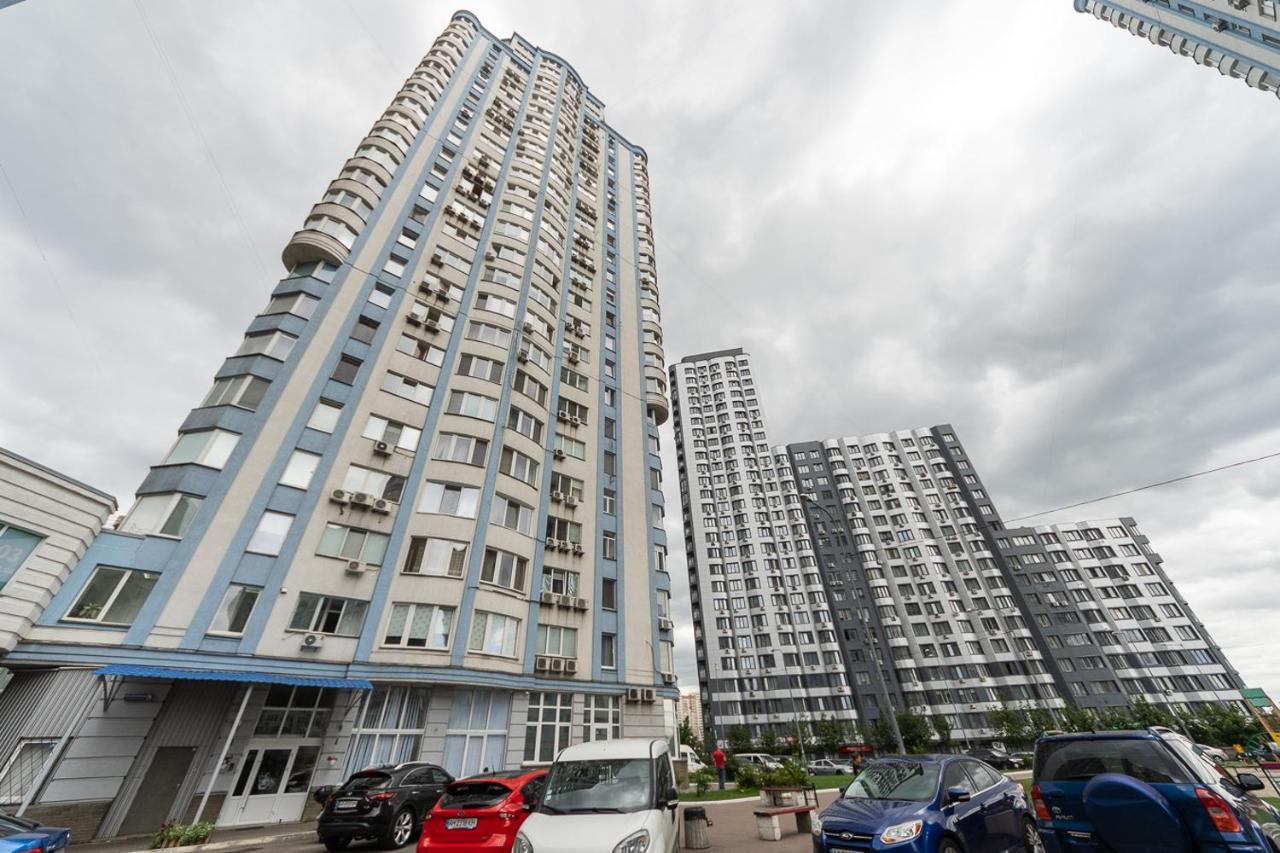 Комфортная Квартира На Метро Осокорки Kiew Exterior foto