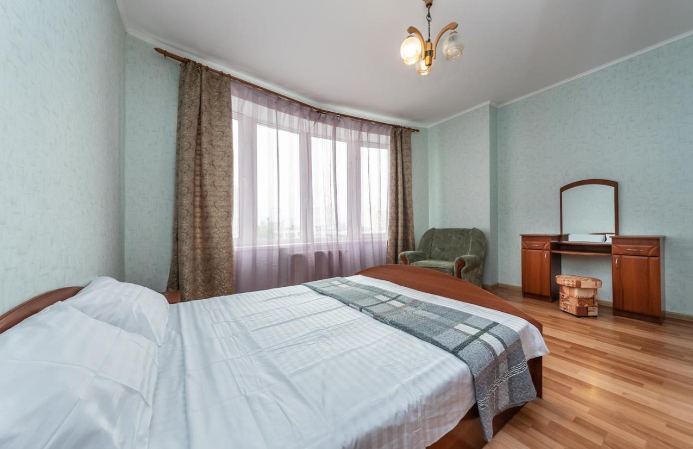 Комфортная Квартира На Метро Осокорки Kiew Exterior foto